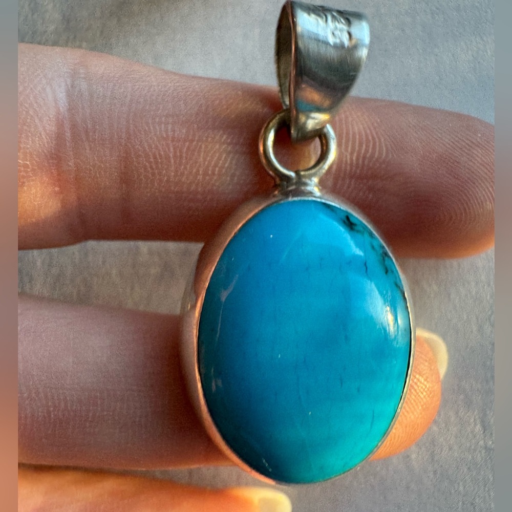 Turquoise Oval Pendant with 925 Sterling Silver Setting 10.0g